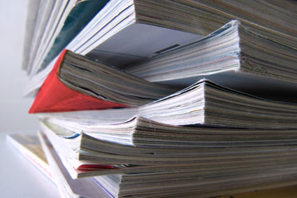 Stapel an Magazinen; Foto: Rainer Sturm / pixelio.de Abb. Stapel an Magazinen; Foto: Rainer Sturm / pixelio.de